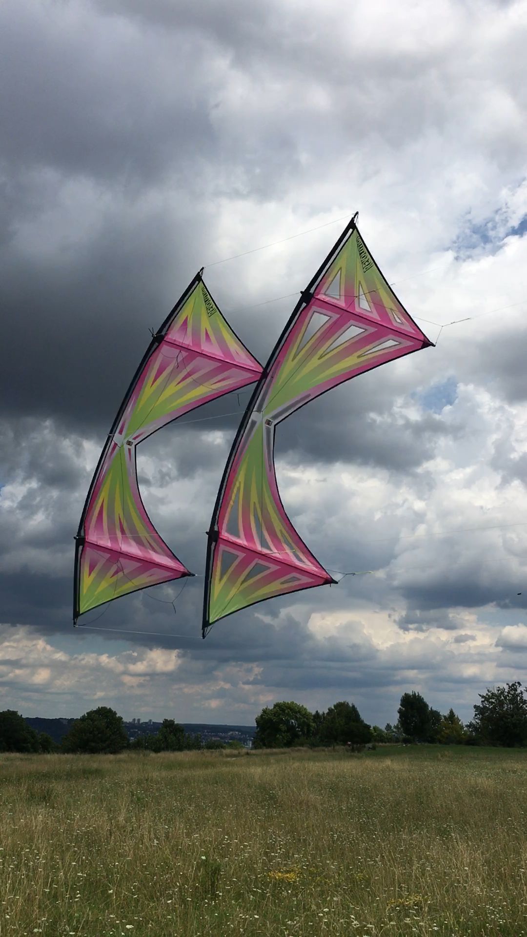 Revolution Tandem in der Luft - Polo Mid Vented (spl61) und Ultra Light (spl71)