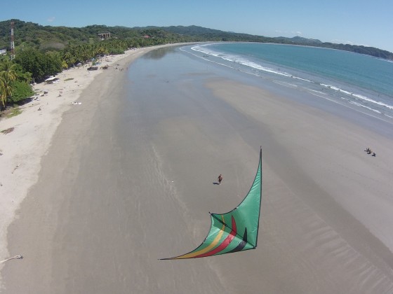 Trickdrachen in KAP-Aufnahme am Strand von Samara (Costa Rica)