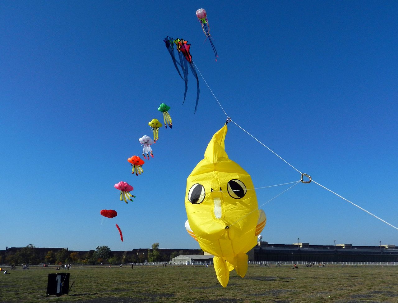 One Sky One World 2018 Auf Dem Tempelhofer Feld Berlin Galerie Drachen Forum Explore the night sky with your favorite friends from sesame street in big bird's adventure: drachenforum