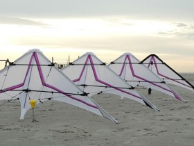 Wolsing Schwestern-Gespann (Nachbauten) am Strand von SPO